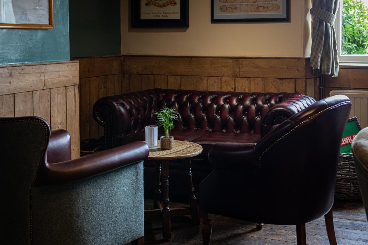 The Three Tuns Hotel เฮลสตัน ภายนอก รูปภาพ