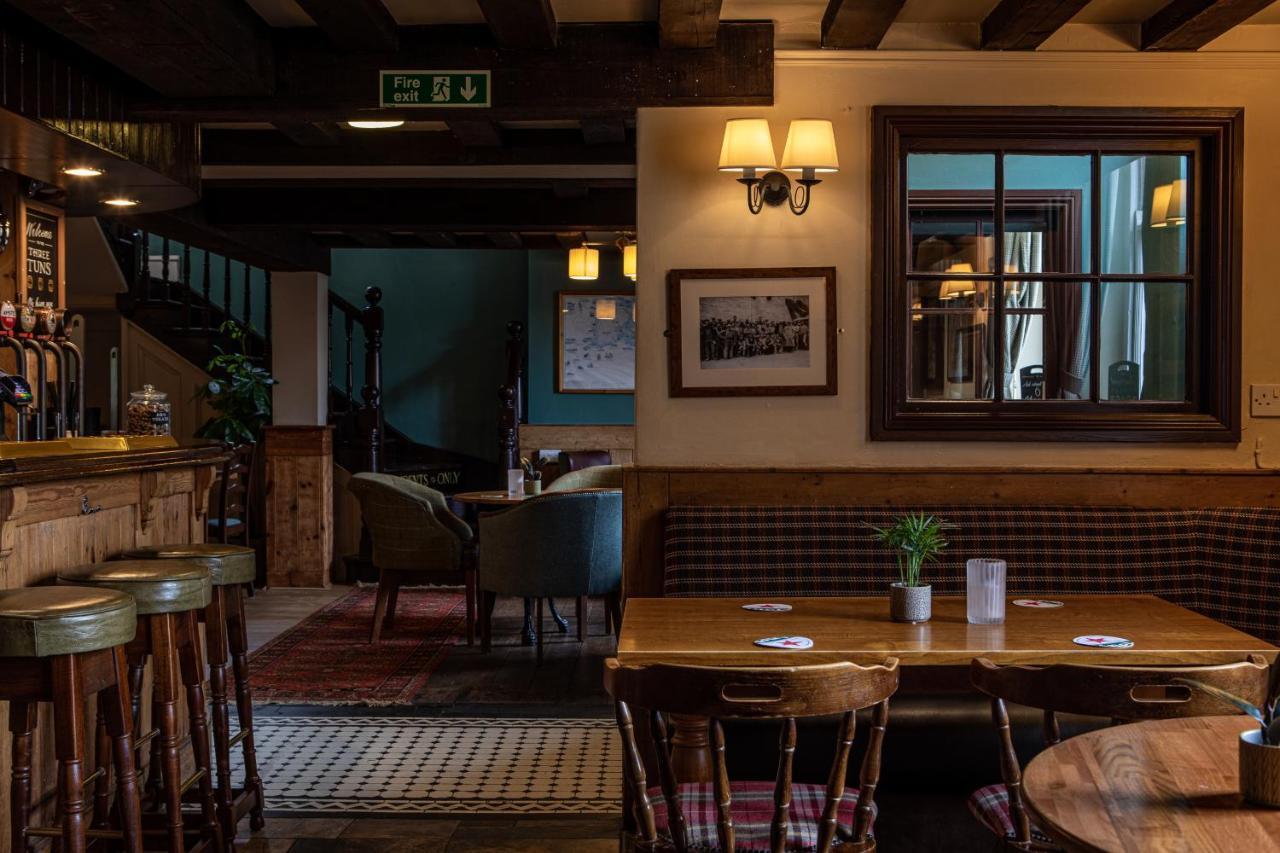 The Three Tuns Hotel เฮลสตัน ภายนอก รูปภาพ